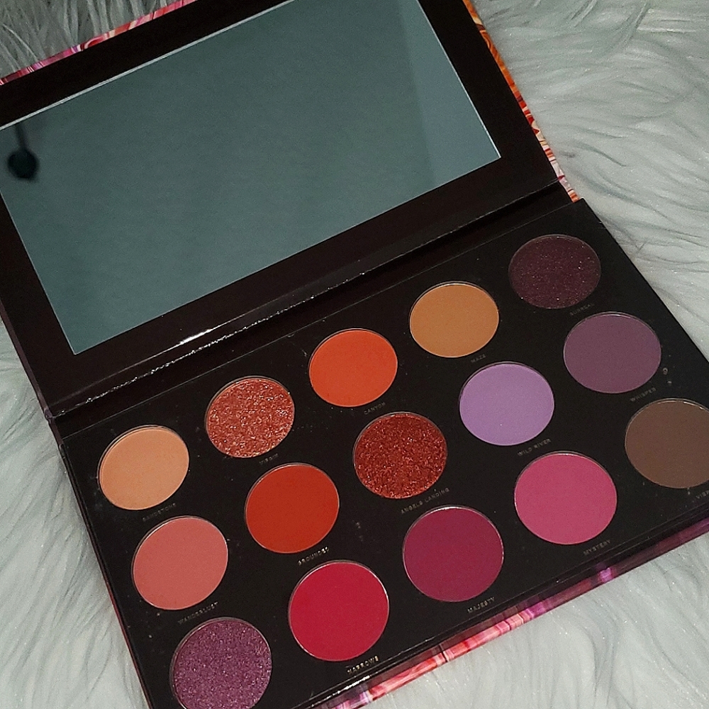 HIPDOT Zion Eyeshadow Palette Multi-Color